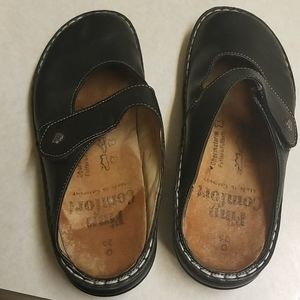 Finn Comfort black slide clog